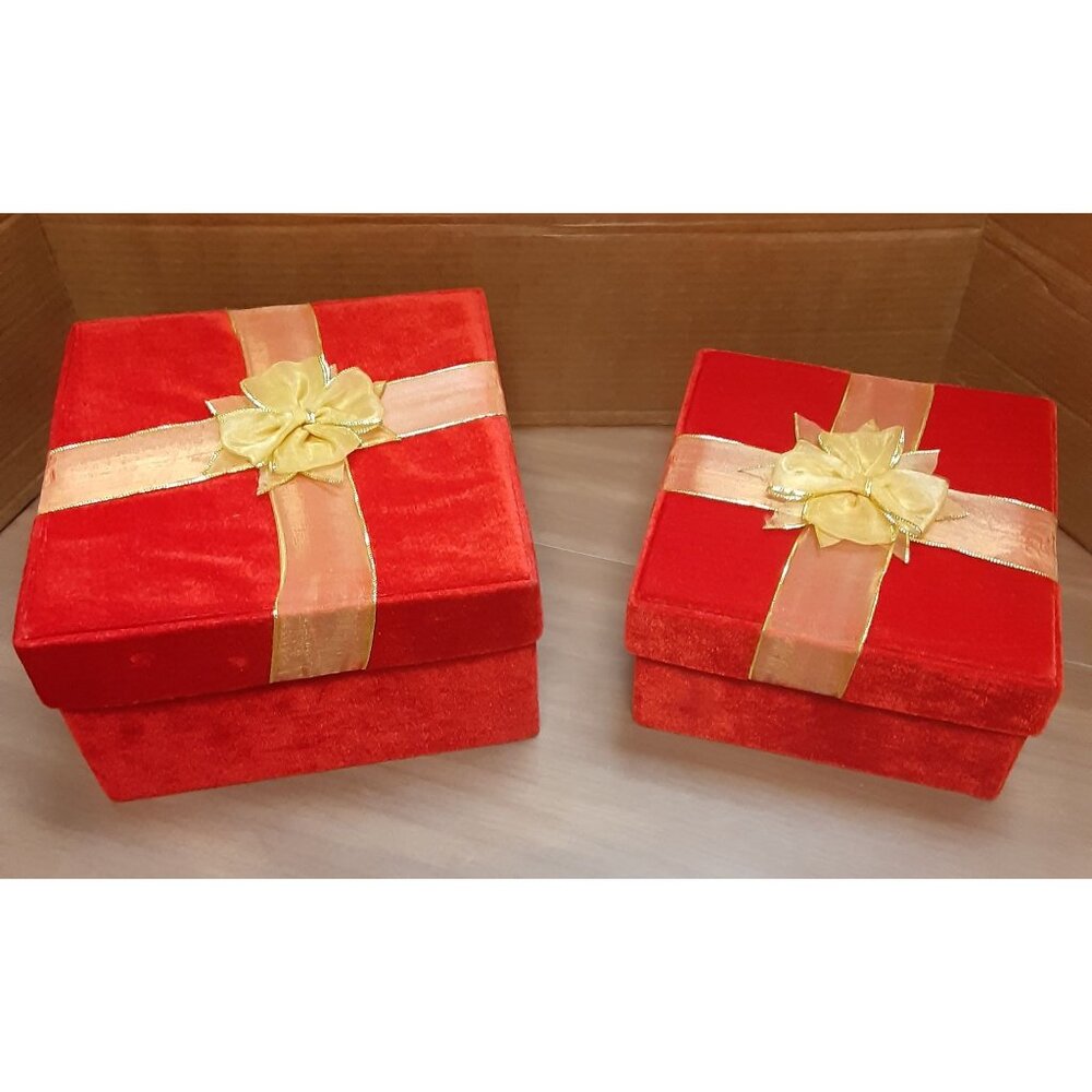 The Lindy Bowman Company Nesting Boxes Red Velvet Square With Gold Bow